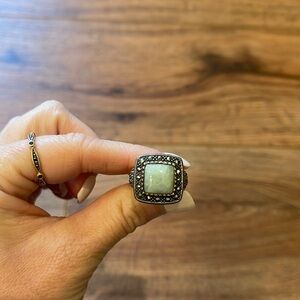 Jade stone ring with rhinestones